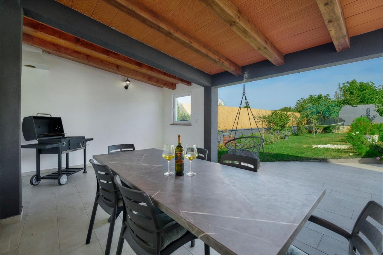 Holiday House Emma Burici Ngoại thất bức ảnh